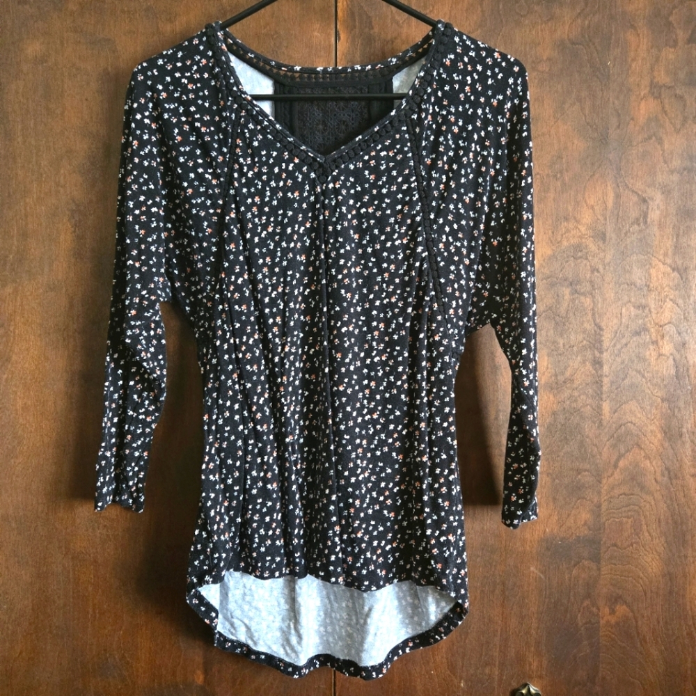 Daniel Rainn Floral Top with Embroidered Accent PTP=16"